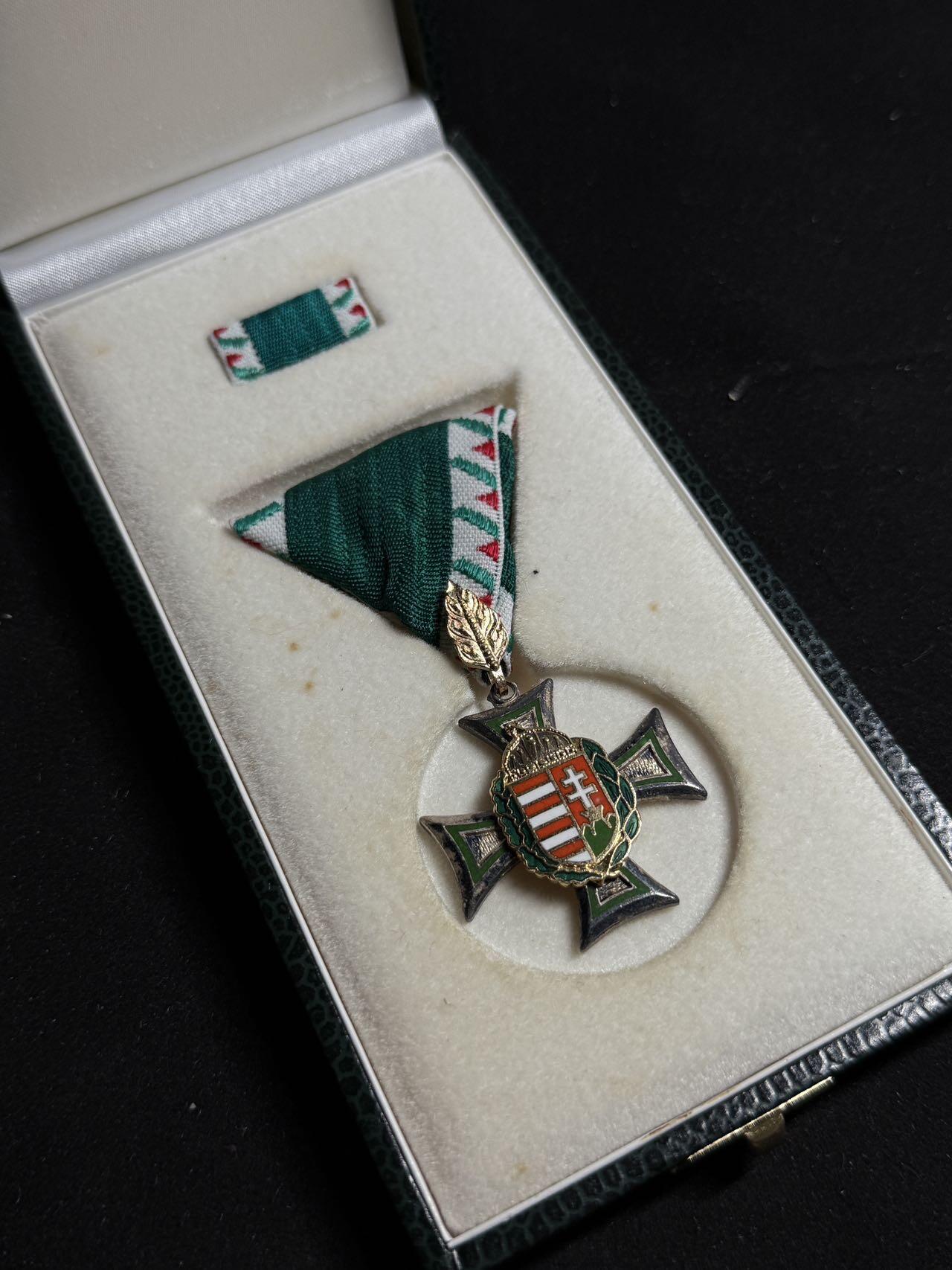 戎马世界章牌大赏第108期 匈牙利一级国防功绩勋章