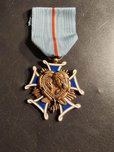 老王徽章第165期 -  法国骑士级礼貌勋章