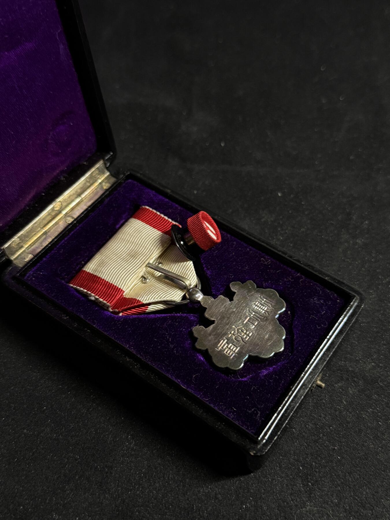 戎马世界章牌大赏第108期 勋八等白色桐叶章