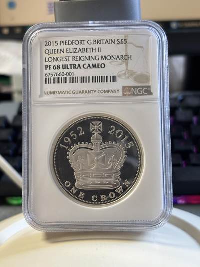 第182期拍卖 - 英国2015年在位时间最长君主精制加厚纪念银币NGC-PF68无盒证书，56.56克，925银，发行4200枚
