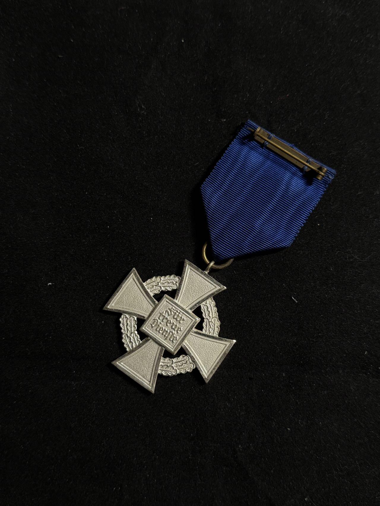 戎马世界章牌大赏第108期 铭记历史！德国二战公务员25年服役勋章