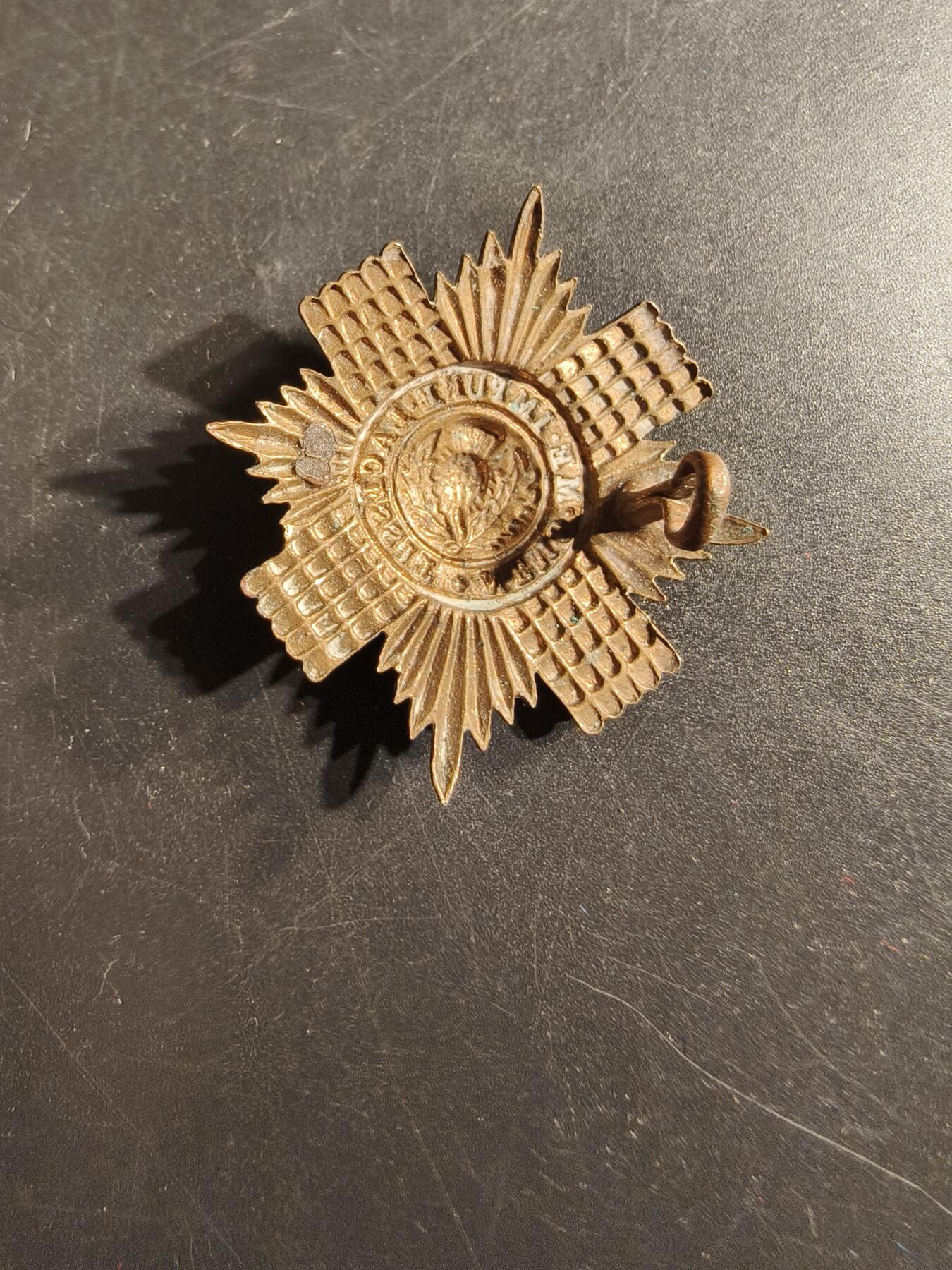 老王徽章第165期 英国近卫苏格兰步兵团帽徽     一战时期 