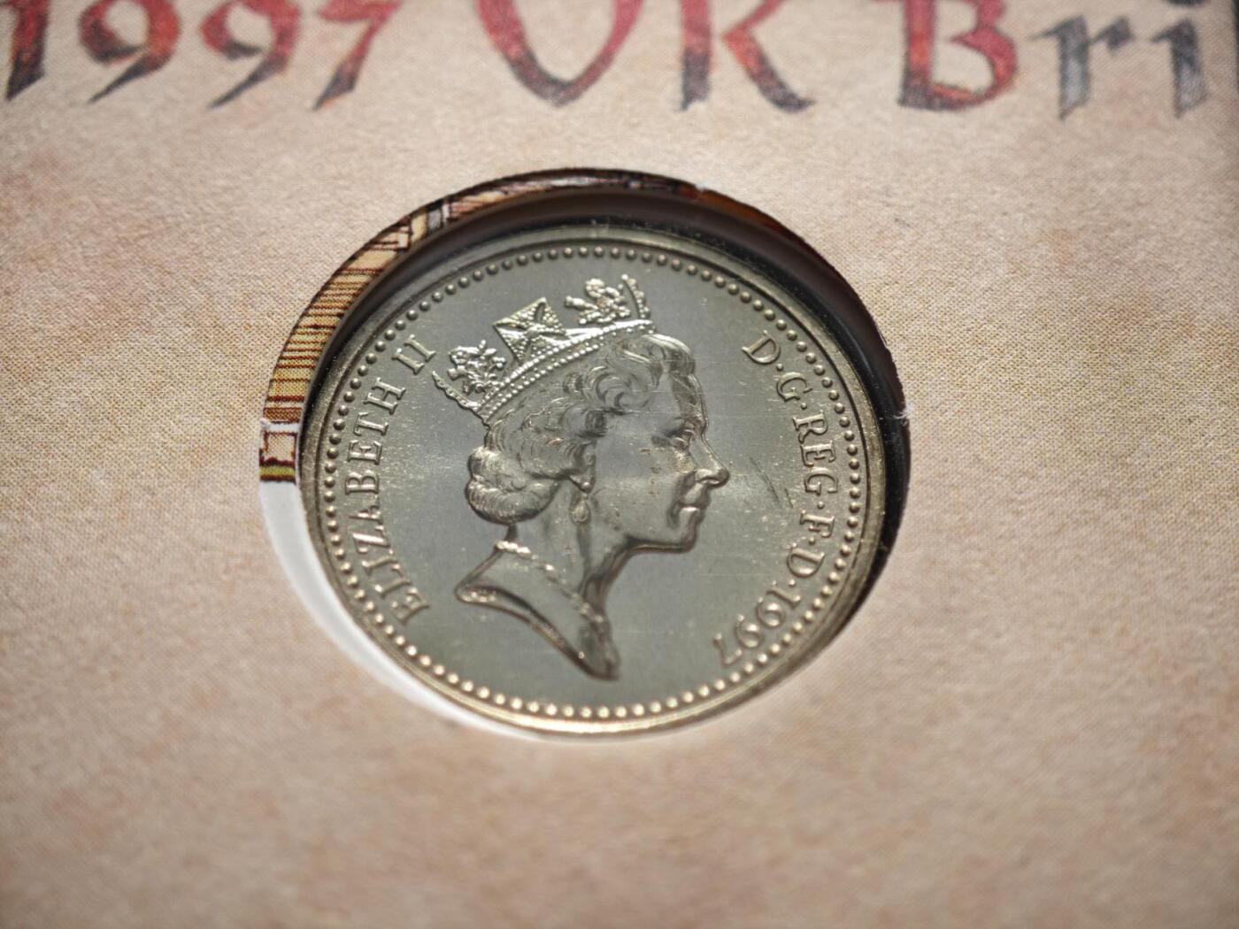 【淘币小摊】限时拍第八百零七拍  克朗币邮币封场  满百包邮可预留两周  周一统一发货   英国1997年一镑邮币封