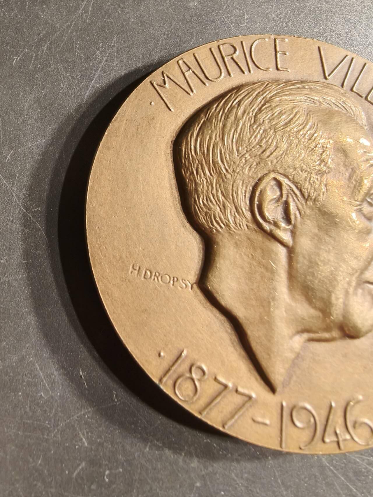 老王徽章第165期 法国医学院临床医学著名教授莫里斯·维拉雷大铜章      大师Dropsy作品     直径68mm.    重量158.2g