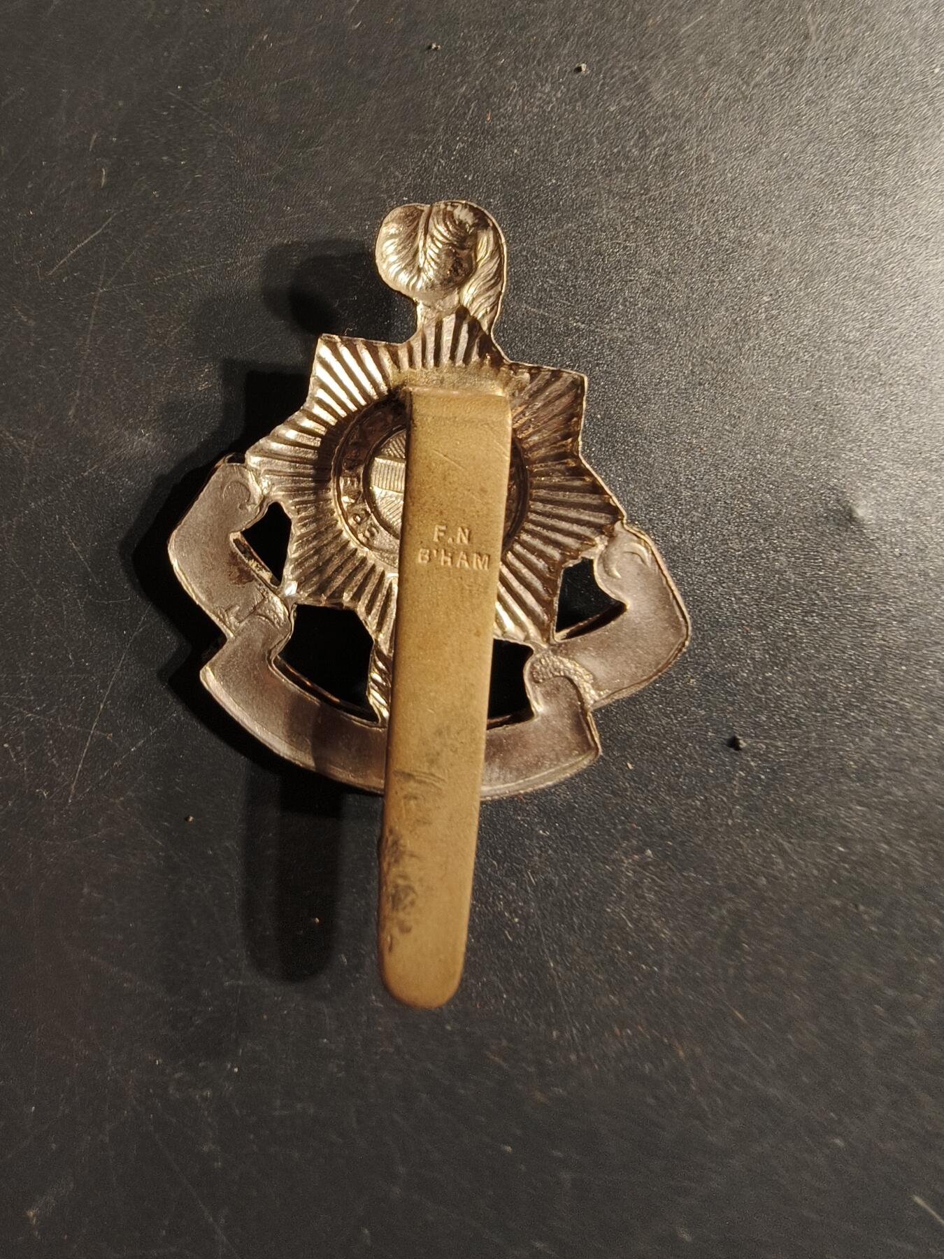 老王徽章第165期 英国皇家苏塞克斯步兵团帽徽     一战时期 