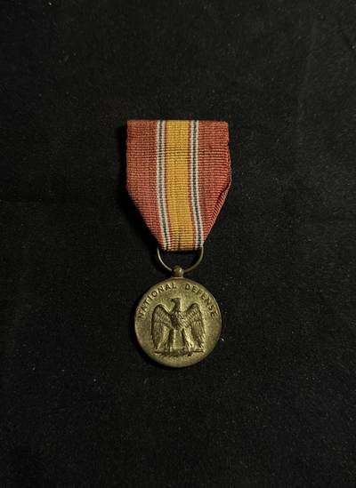 戎马世界章牌大赏第108期 - 美国国防服役勋章 少见南越制造版本，授予越南战争时期在美军中服役的南越人