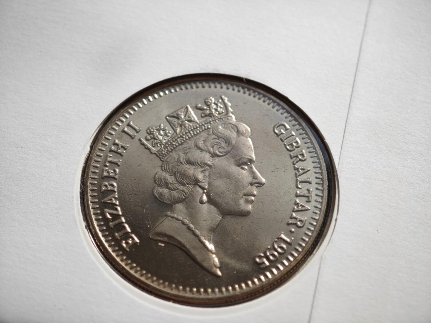 【淘币小摊】限时拍第八百零七拍  克朗币邮币封场  满百包邮可预留两周  周一统一发货  直布罗陀1995年二战胜利50周年5镑纪念币邮币封