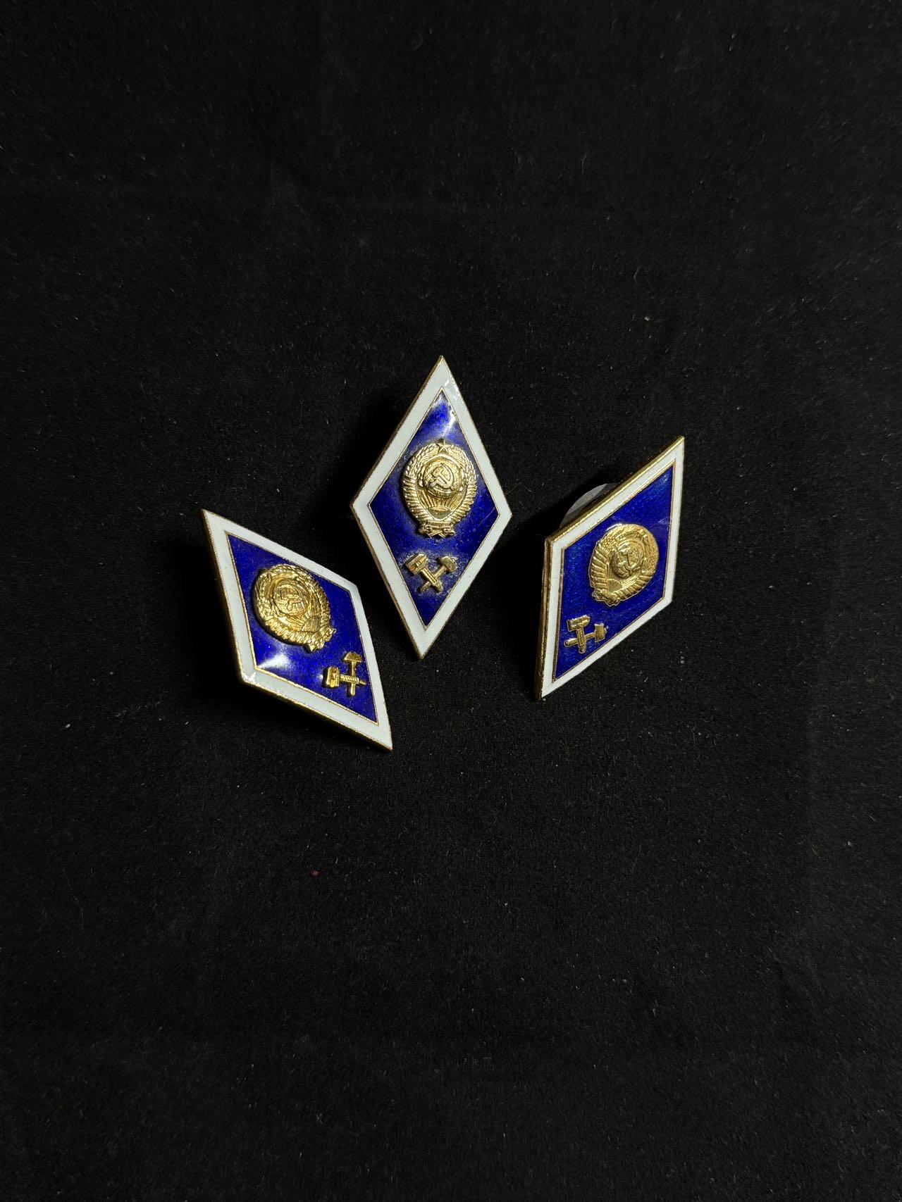 戎马世界章牌大赏第108期 苏联铝制校徽一组