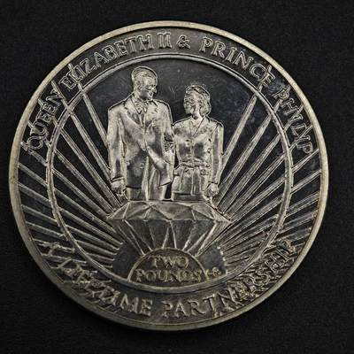 【淘币小摊】限时拍第八百零七拍  克朗币邮币封场  满百包邮可预留两周  周一统一发货  -  南乔治亚和南桑德威奇2011年女王大婚钻禧2镑纪念币