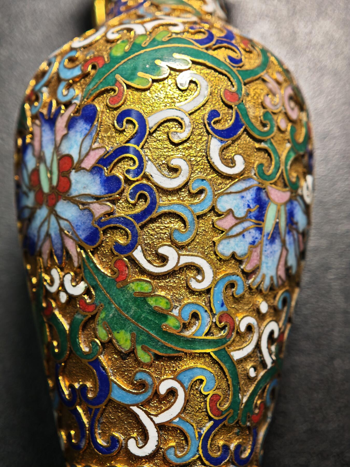 【德藏】世界币章拍卖第154期（拍品征集中~欢迎藏友联系） 回流鎏金珐琅五彩瓶 颜色艳丽 工艺精湛 瓶身直径约：47.3mm；高约：105.3mm，重约：100g