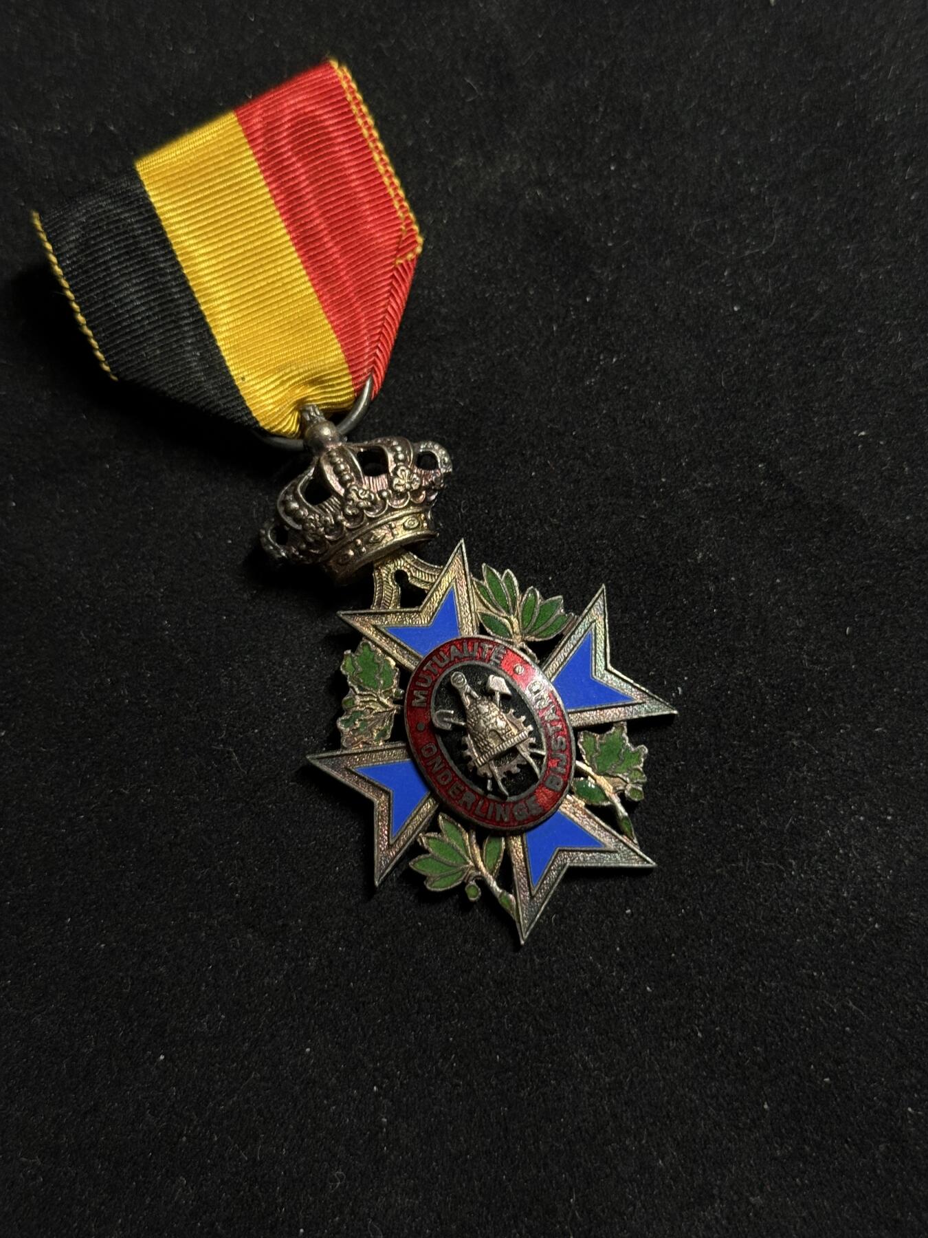 戎马世界章牌大赏第108期 比利时银级劳工勋章