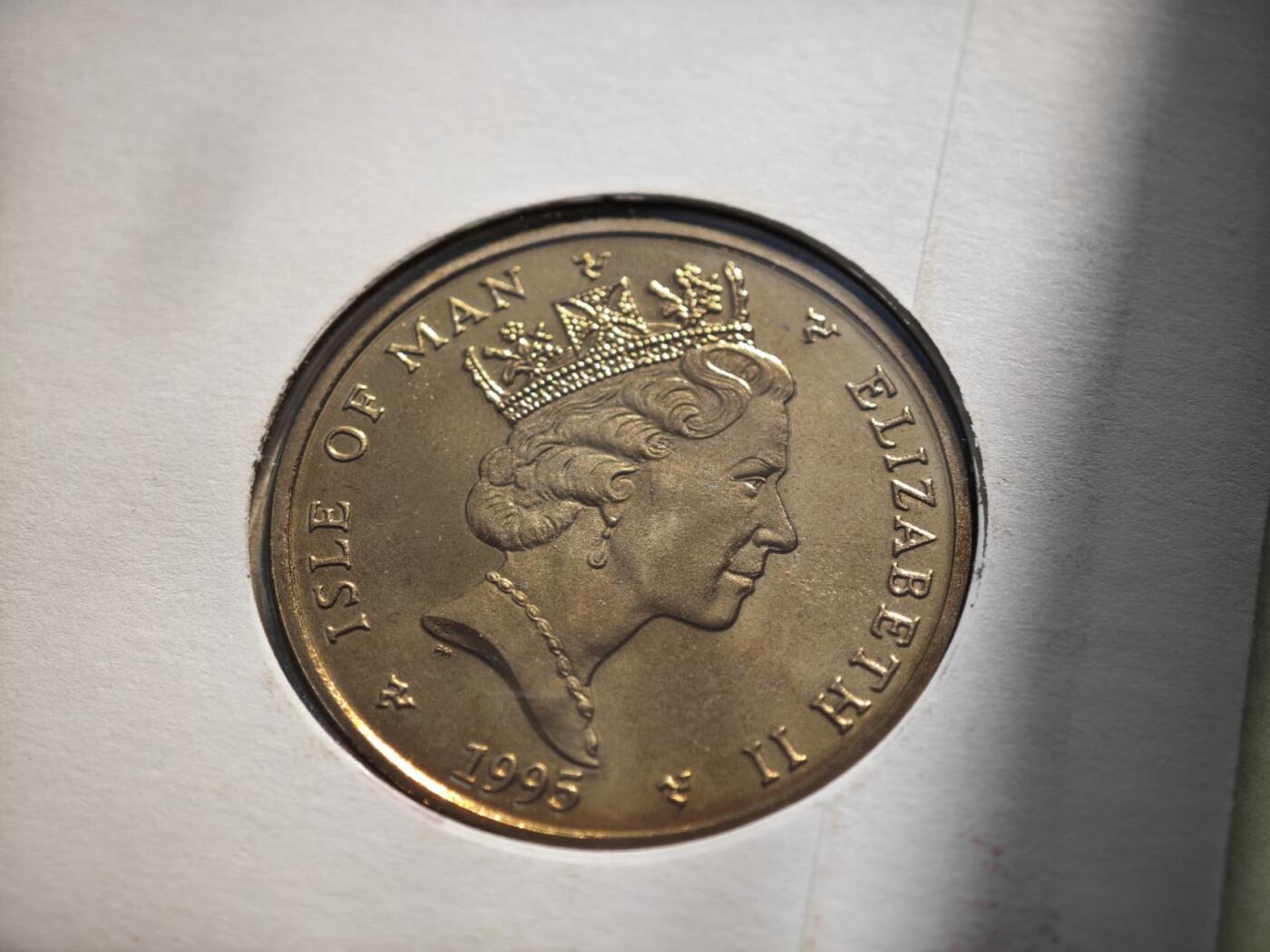 【淘币小摊】限时拍第八百零七拍  克朗币邮币封场  满百包邮可预留两周  周一统一发货   马恩岛1995年二战胜利50周年5镑纪念币邮币封