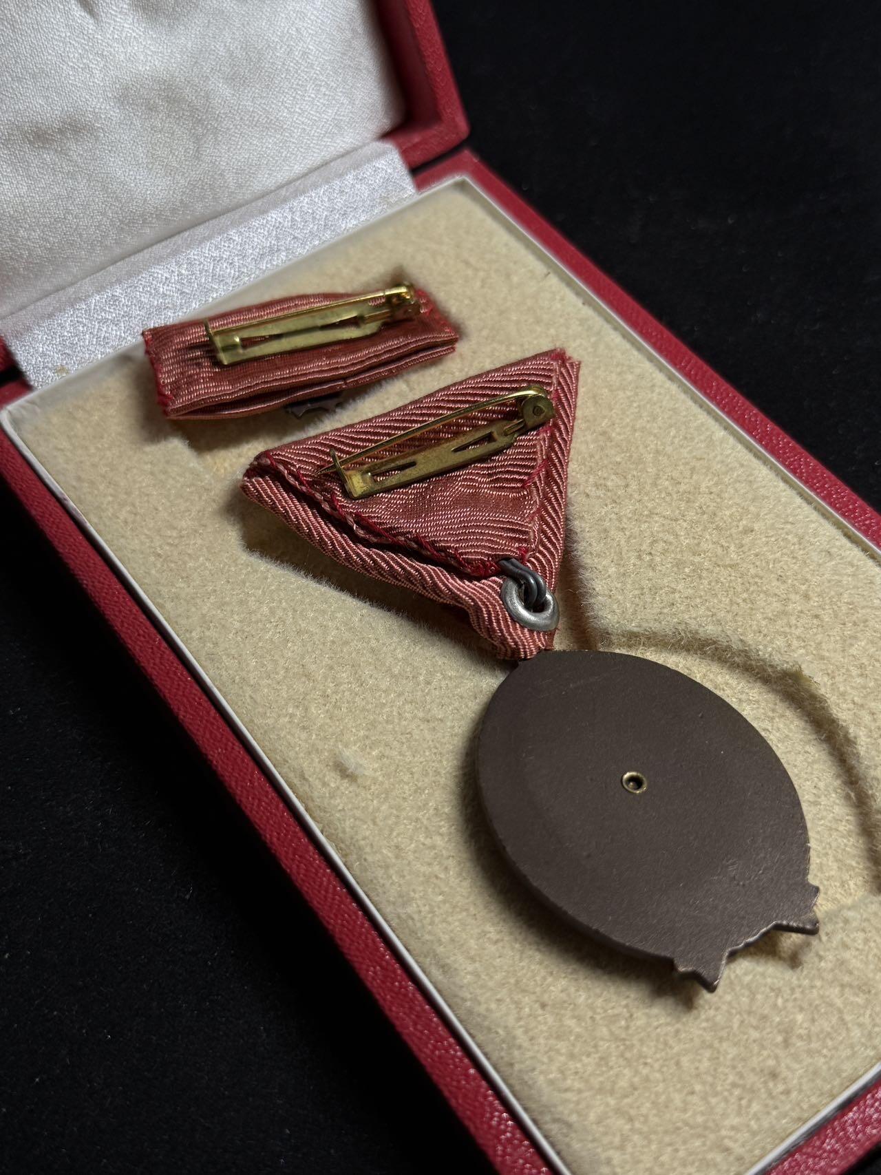 戎马世界章牌大赏第108期 匈牙利铜级劳动勋章