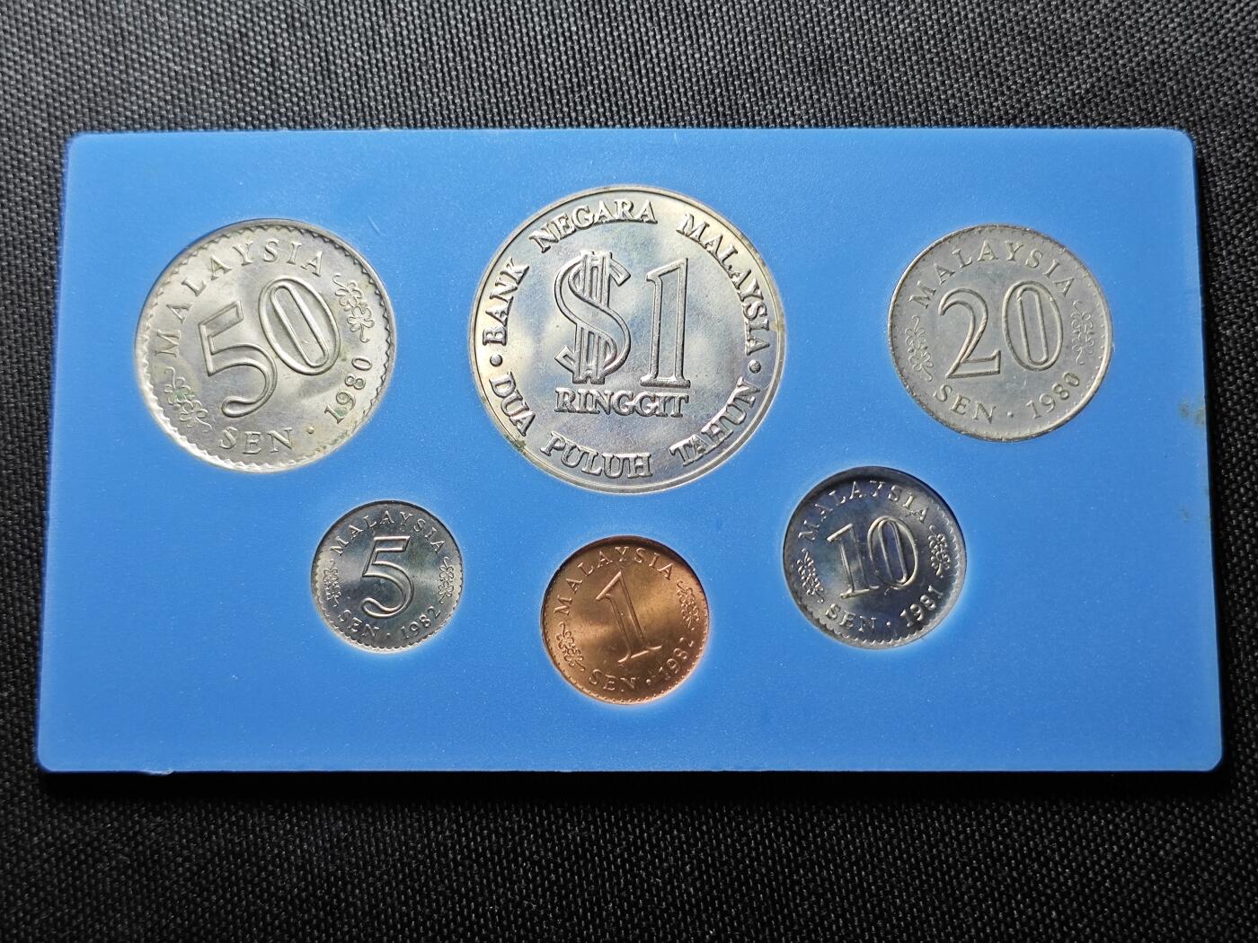 KK钱币收藏小铺 （套币 好品/批量散币 银币）专场  2月预留时间 周末发货  新加坡马来西亚大小面值套币 皮包样式少见 含纪念币