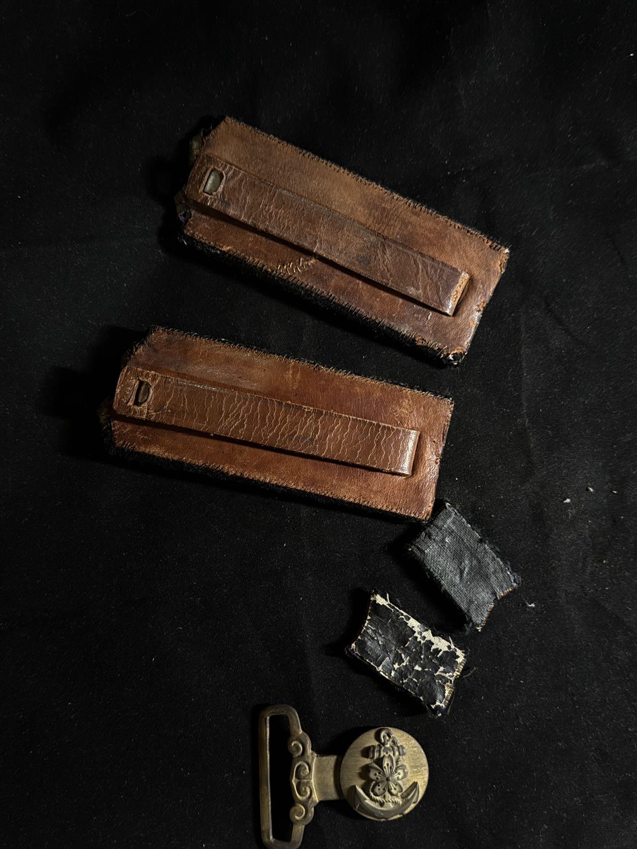 戎马世界章牌大赏第108期 勿忘国耻！日本海军中佐肩章、领章、腰带扣一组