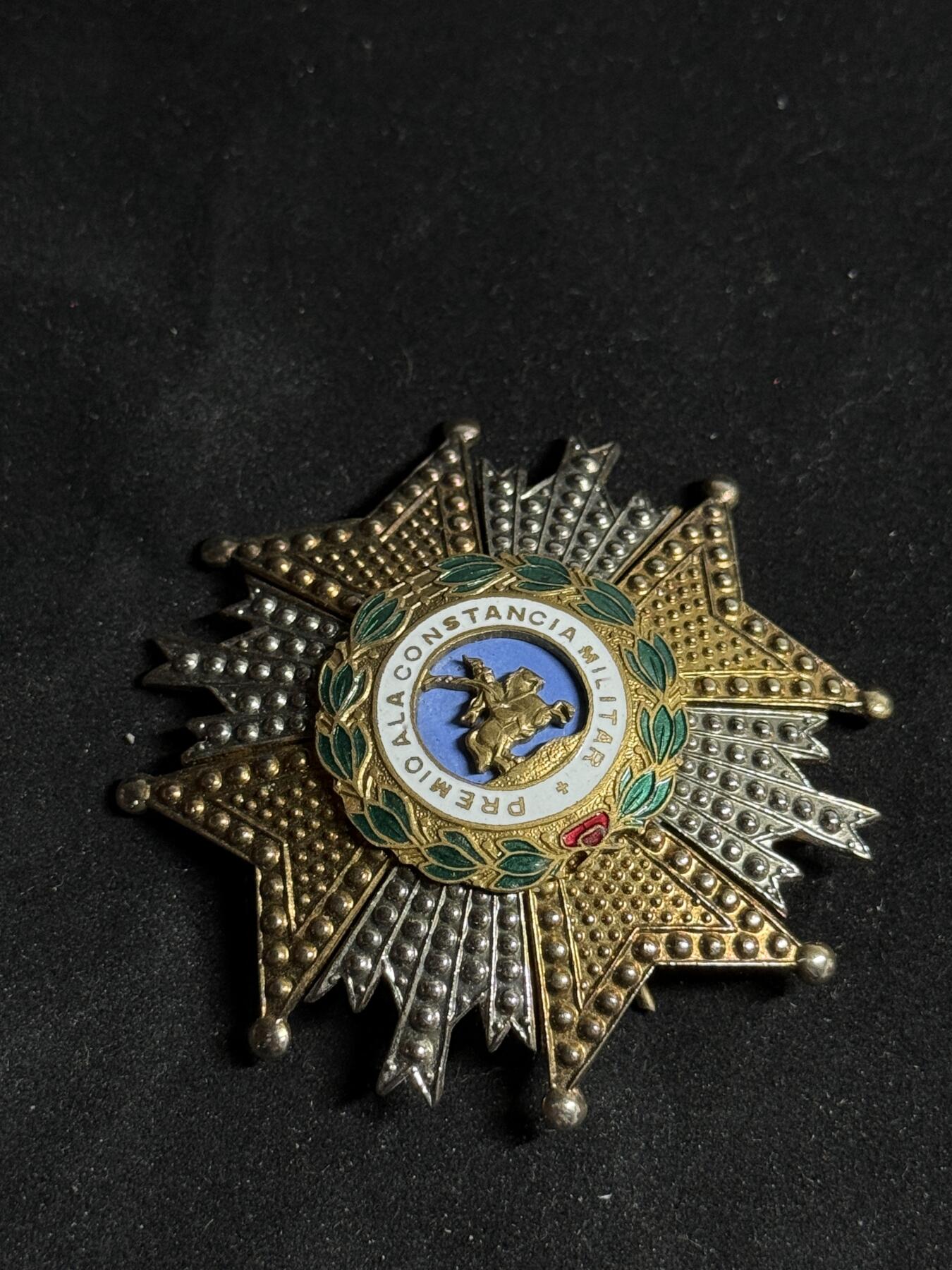 戎马世界章牌大赏第108期 西班牙圣埃尔曼希尔多勋章，星芒章，后期铜制版本