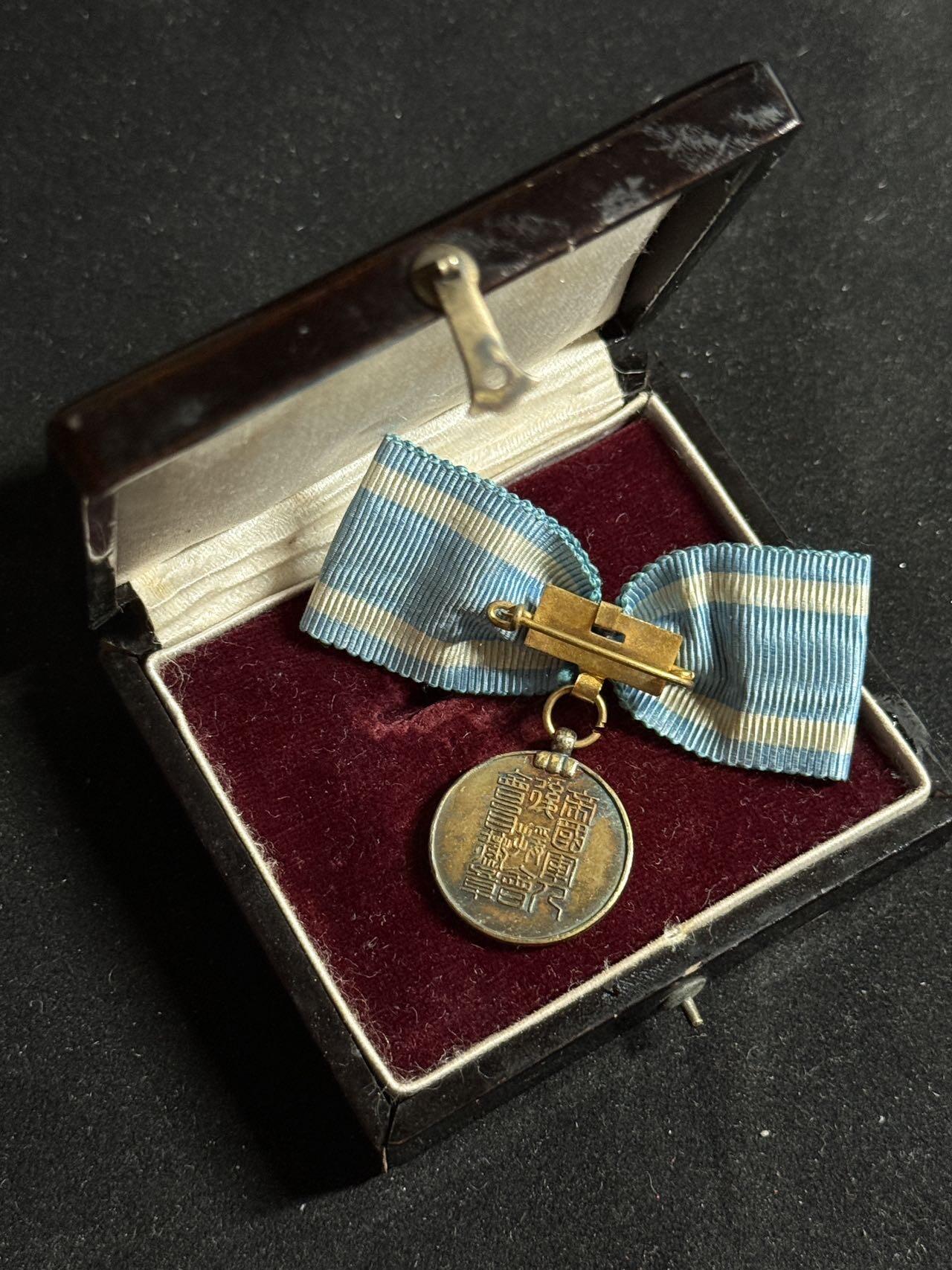 戎马世界章牌大赏第108期 日本帝国军人后援会证章，盒子散架