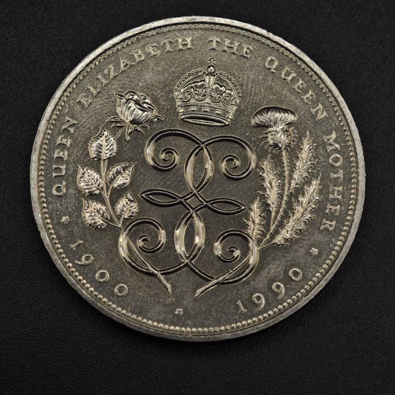 【淘币小摊】限时拍第八百零七拍  克朗币邮币封场  满百包邮可预留两周  周一统一发货   英国1990年女王母亲90周岁5镑纪念币