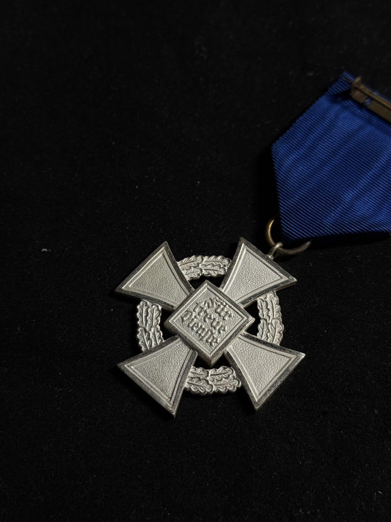 戎马世界章牌大赏第108期 铭记历史！德国二战公务员25年服役勋章