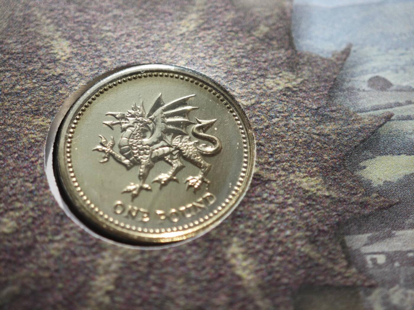 【淘币小摊】限时拍第八百零七拍  克朗币邮币封场  满百包邮可预留两周  周一统一发货   英国2000年一镑邮币封