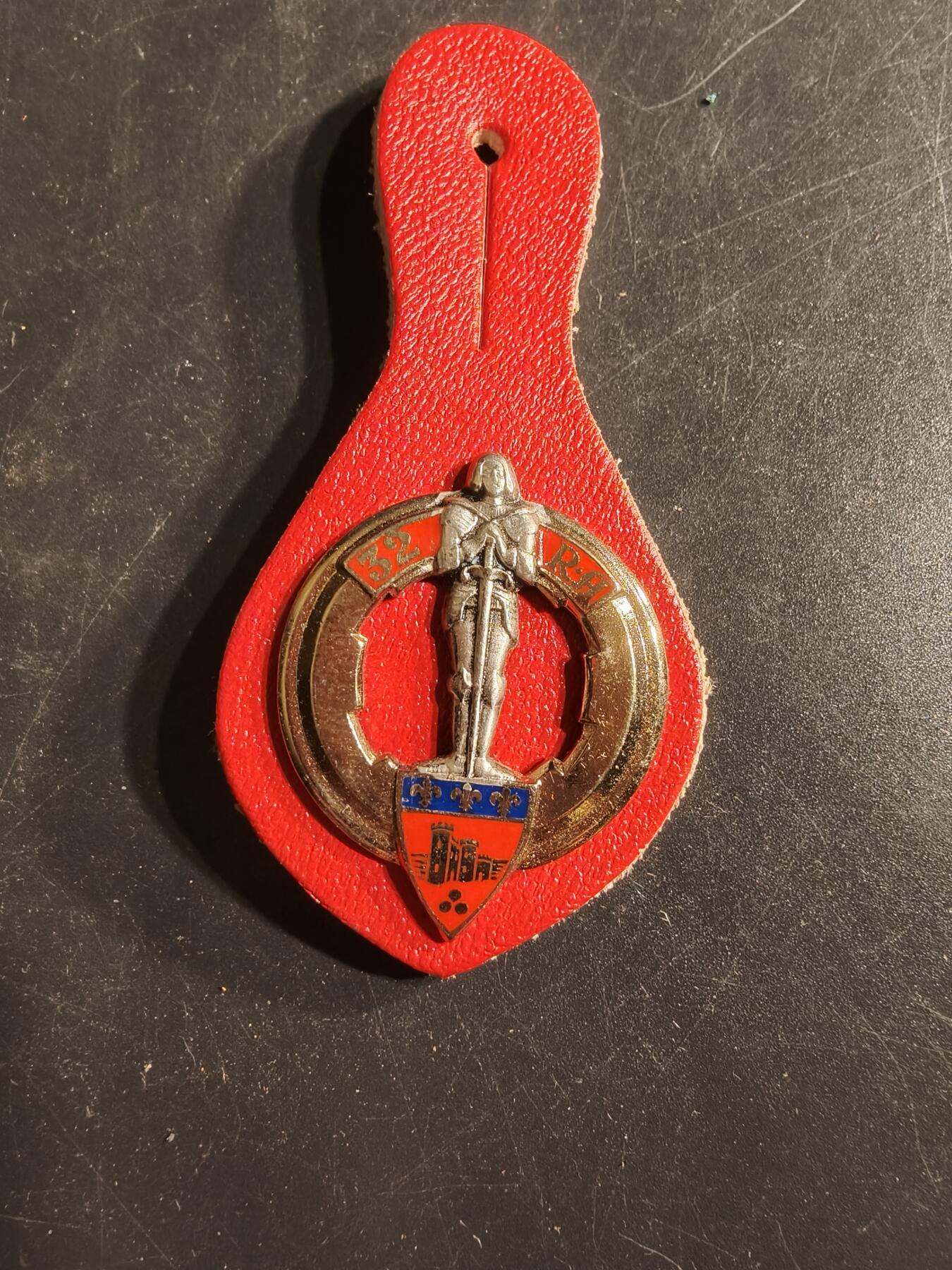 老王徽章第165期  法国第32炮兵团证章