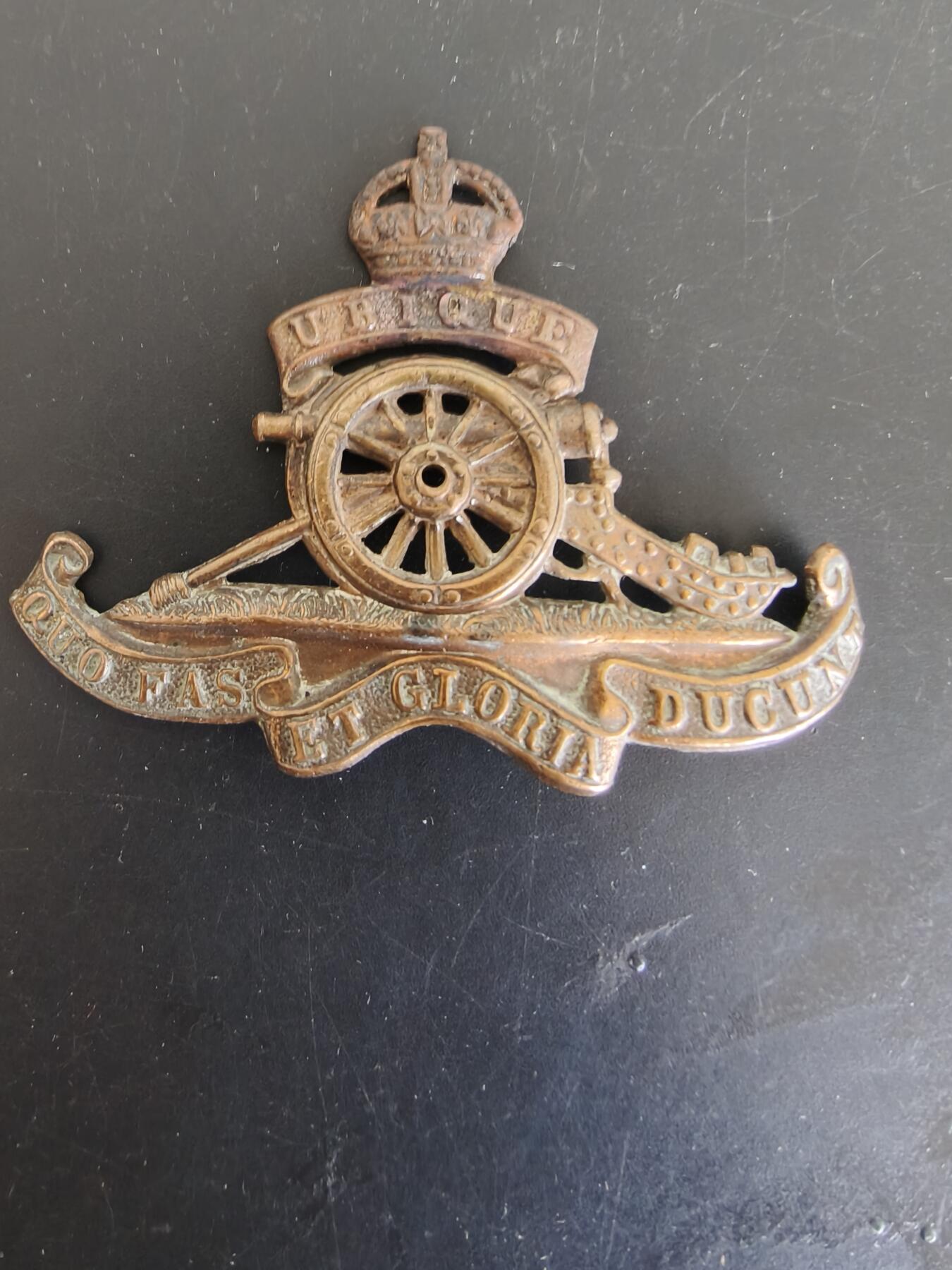 老王徽章第165期 英国皇家炮兵帽徽    背杆损坏    一战时期