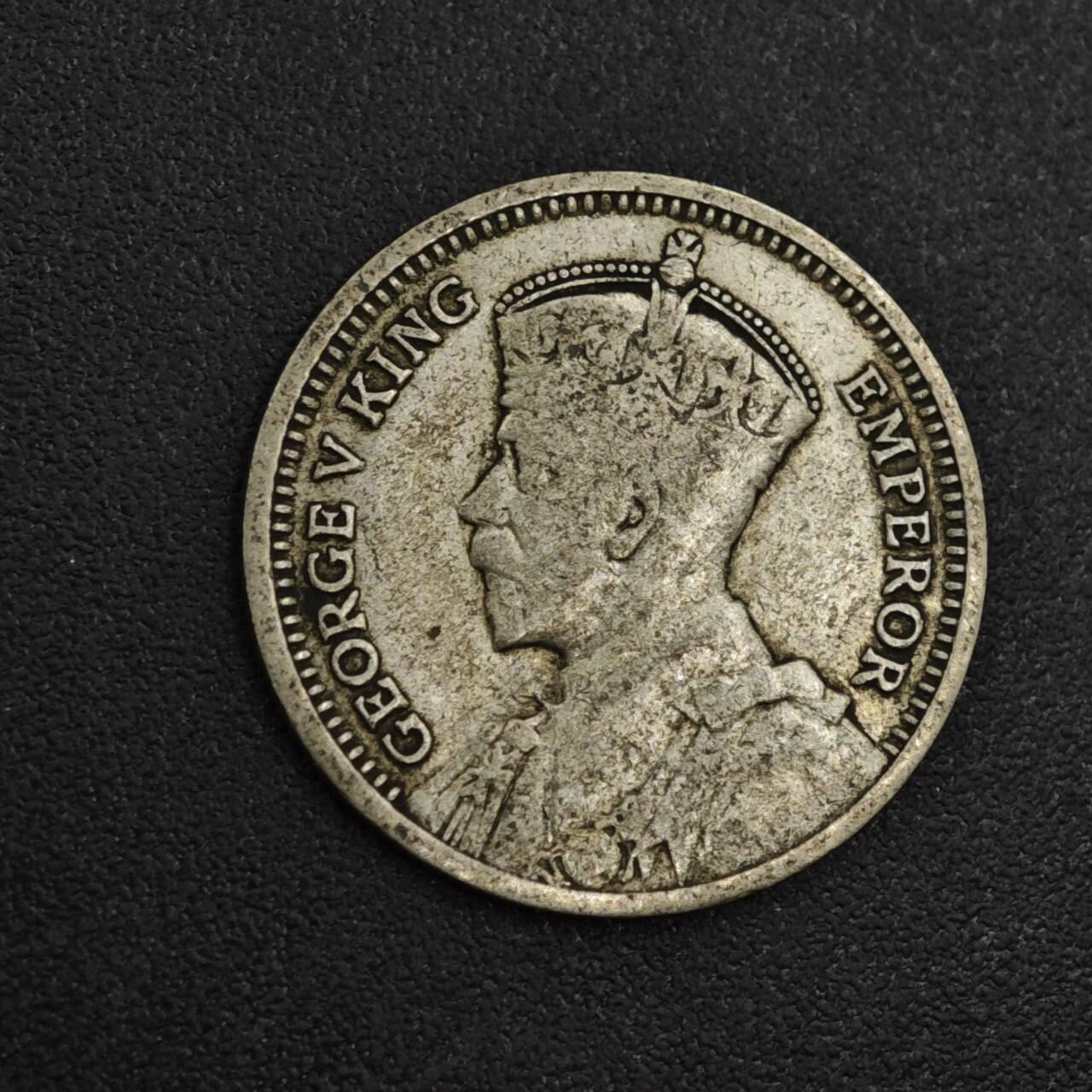 【淘币小摊】实时拍第八百零四拍   散币银币场   满百包邮可预留二周 每周一统一发货   新西兰1933年乔治五世3便士银币