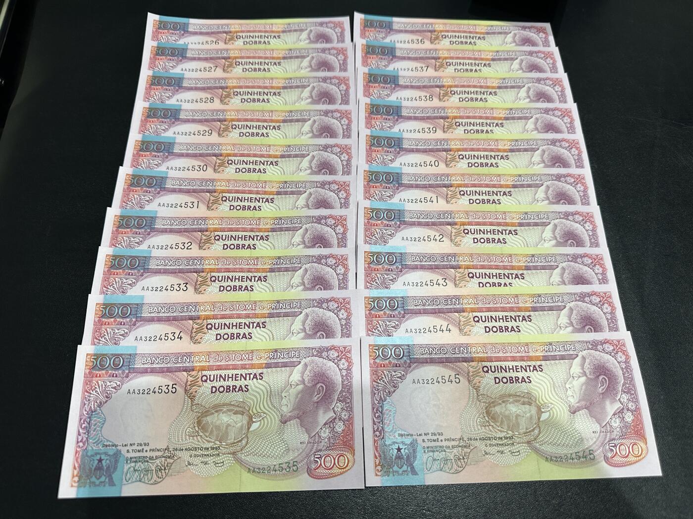 《外钞收藏家》第五百八十七期（精选场）（本平台长期征集拍品、欢迎藏友们联系合作） 1993年圣多美和普林西比500 AA冠 20连号 全新UNC