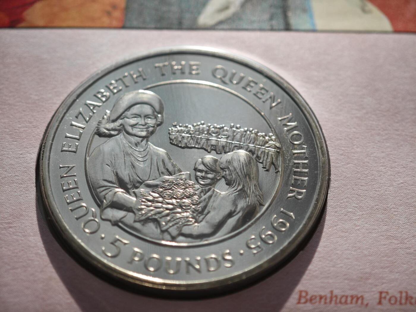 【淘币小摊】限时拍第八百零七拍  克朗币邮币封场  满百包邮可预留两周  周一统一发货   奥尔德尼1995年女王母亲95周岁5镑纪念币邮币封