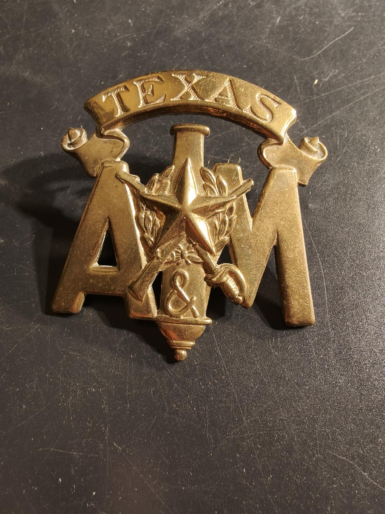 老王徽章第165期 美国德克萨斯军事学院大檐帽帽徽 