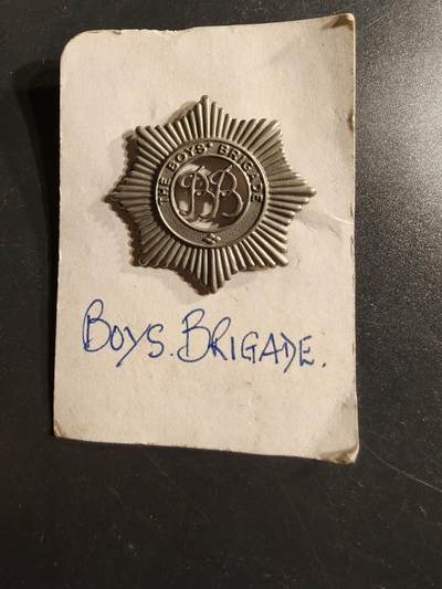 老王徽章第165期 - 英国圣公会男孩少年旅帽徽      二战时期    带插销