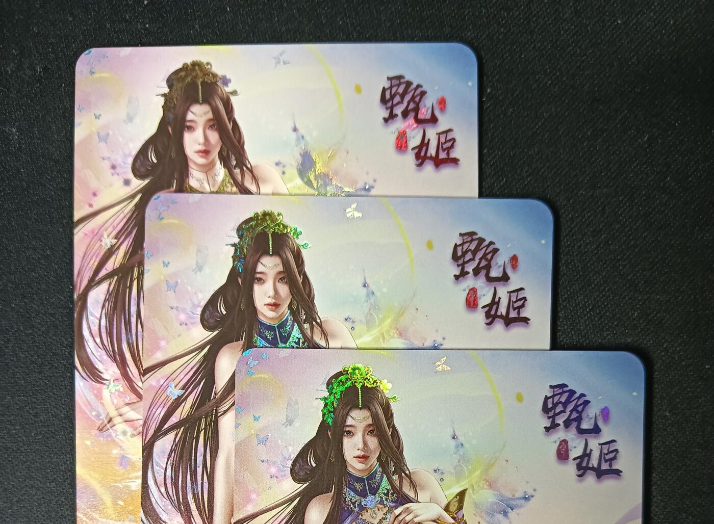 花开卡拍第53期（12月28号周日截拍，品控勿拍!!!拍品不寄存，运费5元，自制卡难免瑕疵，可能存在轻微撞角爆边等出厂瑕疵，品控介意勿拍！） 次元鉴赏 三国红颜策 甄姬 彩闪三渐变