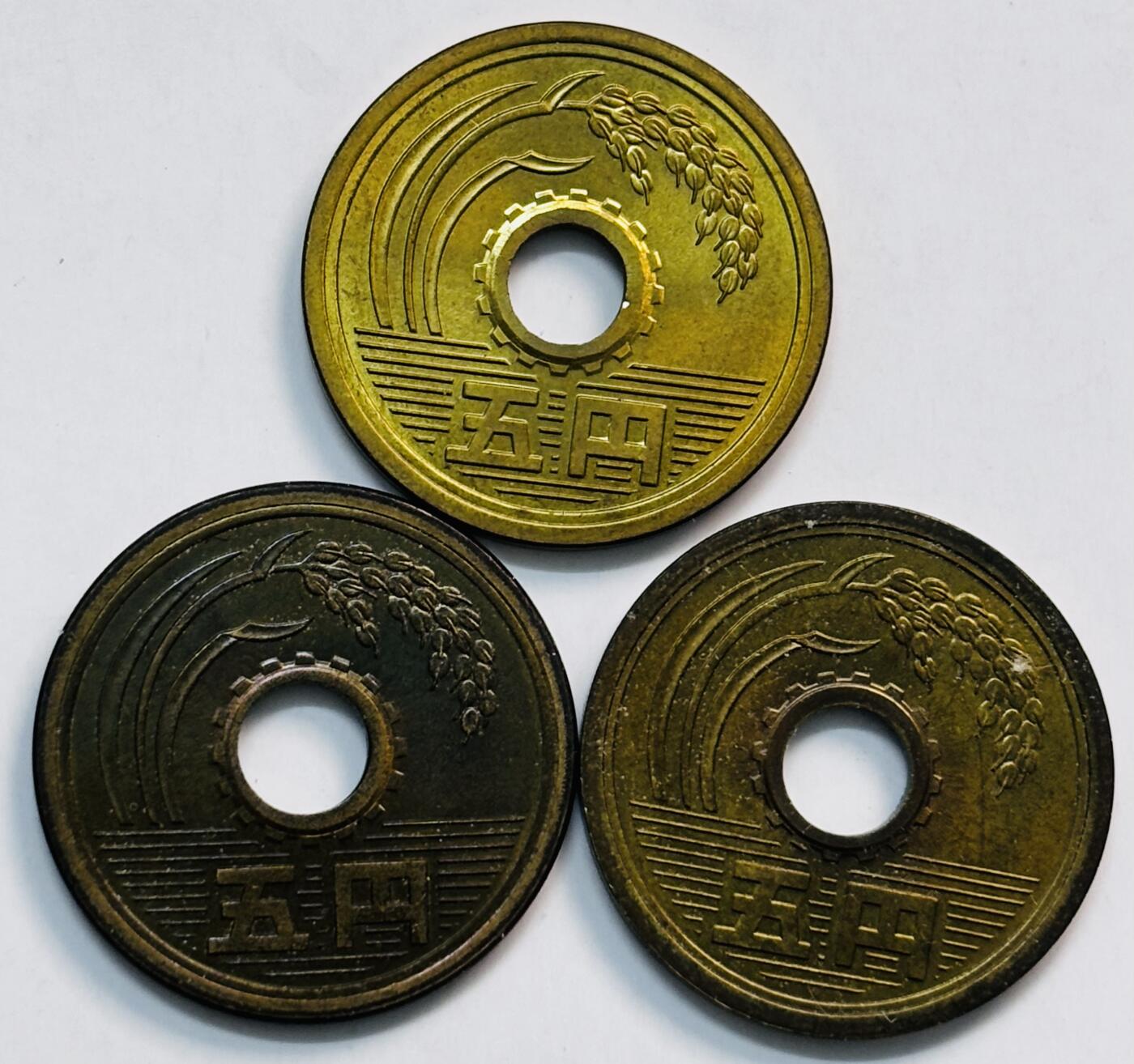 文馨钱币收藏第 282 场，【 长期接收代拍品】，加拿大老铜代用币，银币，德三系列场 全新日本昭和 47/57/63 年五元 3 枚