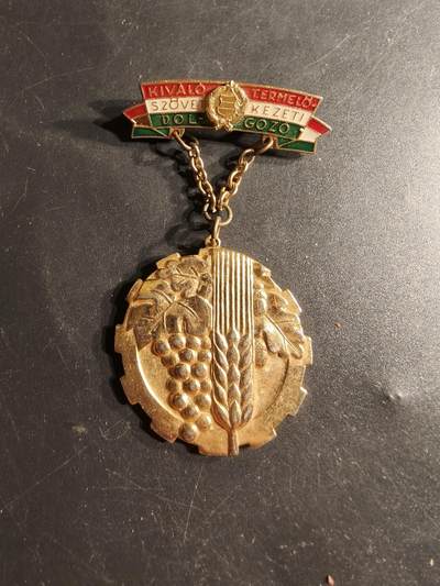 老王徽章第165期 - 匈牙利“优秀生产合作社工人”奖章