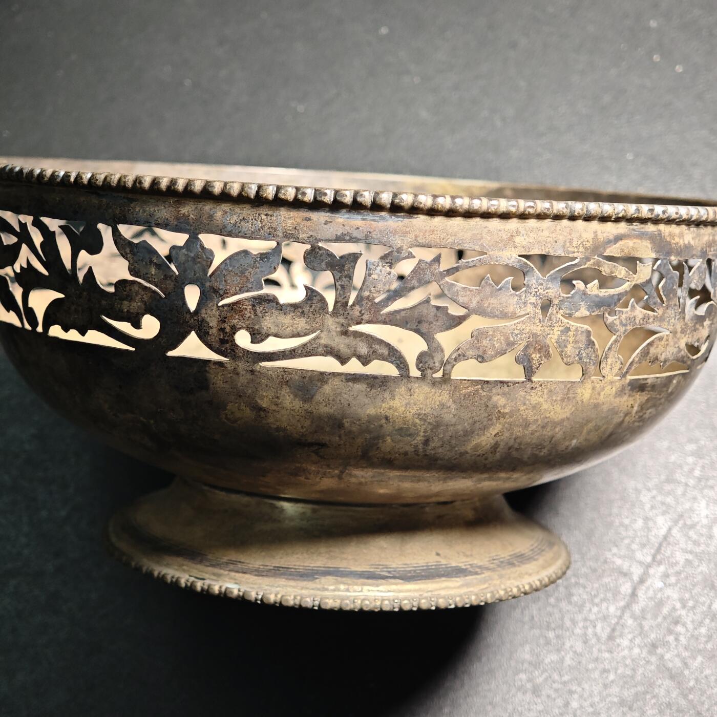 【德藏】世界币章拍卖第154期（拍品征集中~欢迎藏友联系） 欧洲早期大号银质水果盛 工艺精美 直径约：180mm；高约：87.5mm，重约：337.3g