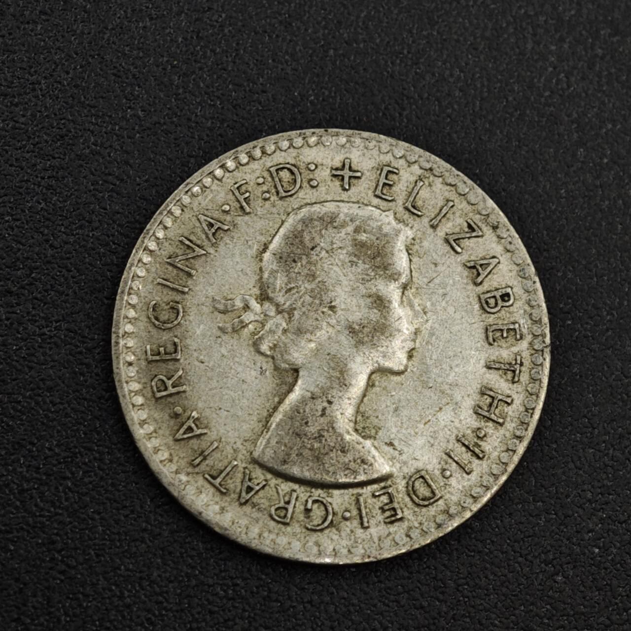 【淘币小摊】实时拍第八百零四拍   散币银币场   满百包邮可预留二周 每周一统一发货   澳大利亚1957年伊丽莎白二世3便士银币