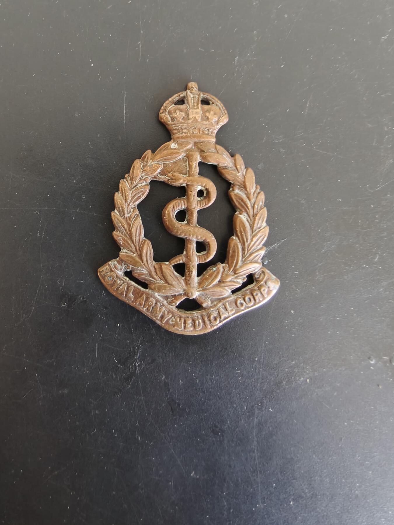 老王徽章第165期 英国军医帽徽    背杆损坏    二战时期