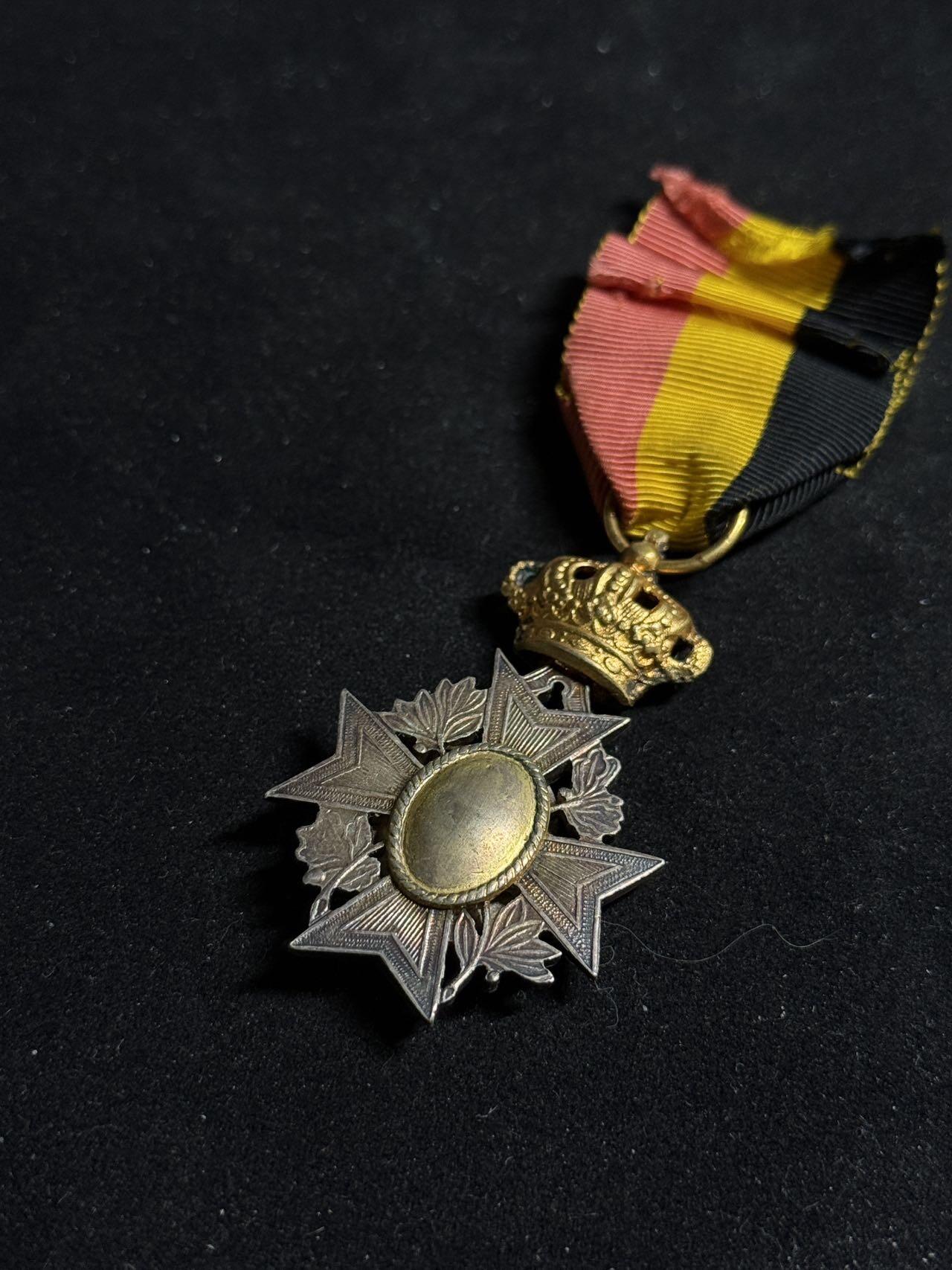 戎马世界章牌大赏第108期 比利时金级劳工勋章