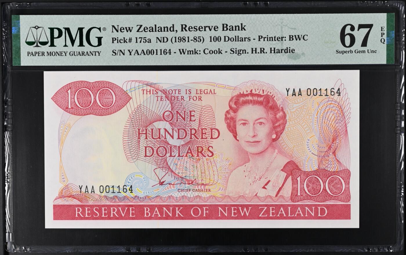 《艾美收藏》第221期-11.23周日黄金场精品荟萃 新西兰1981年首发YAA冠100元最高值PMG67E亚军分千位1164号，冠军68分仅6张，花冠女王 Pick175a一签