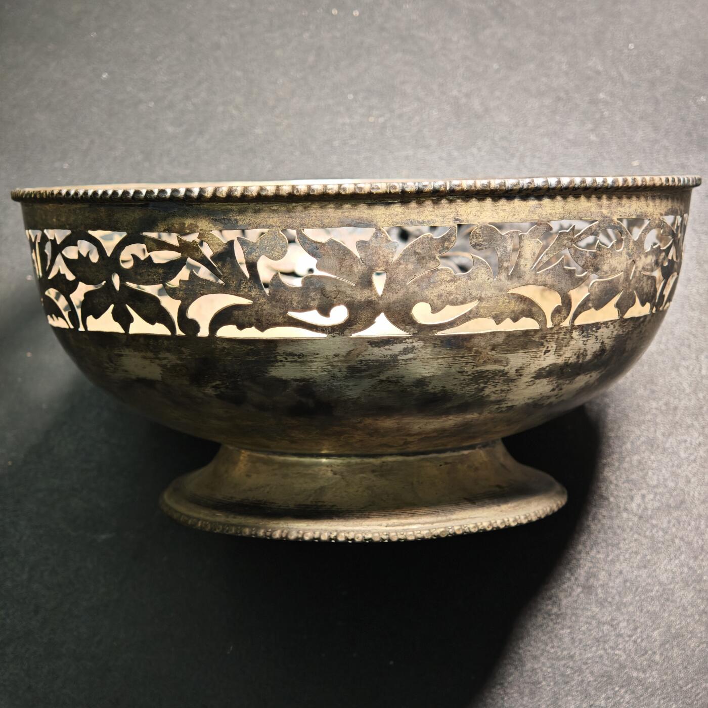 【德藏】世界币章拍卖第154期（拍品征集中~欢迎藏友联系） 欧洲早期大号银质水果盛 工艺精美 直径约：180mm；高约：87.5mm，重约：337.3g