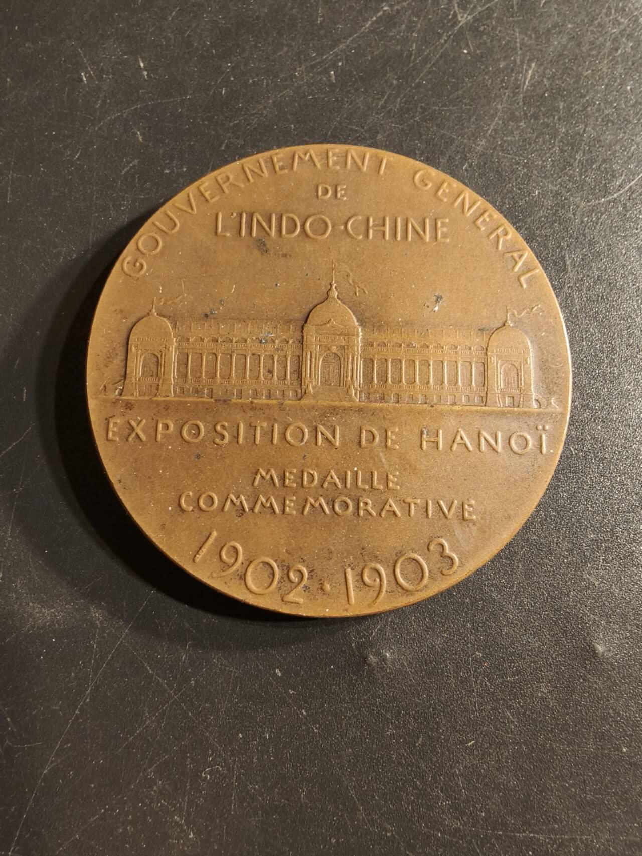 老王徽章第165期 法国殖民地1902-03印支河内博览会大铜章     原盒     大师罗蒂戎装玛丽安娜     直径50mm.    重量55.3g