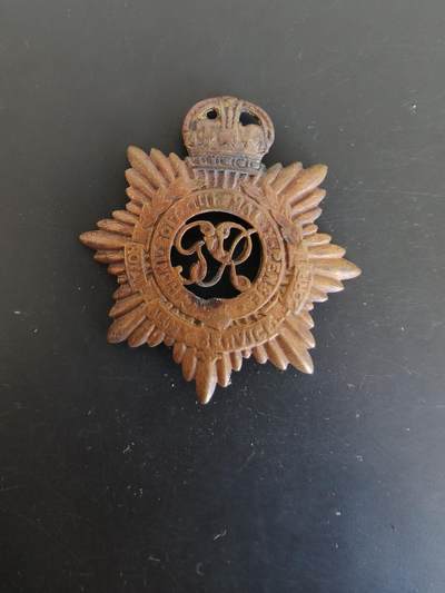 老王徽章第165期 - 英国皇家陆军服务兵团帽徽     二战时期     背杆损坏