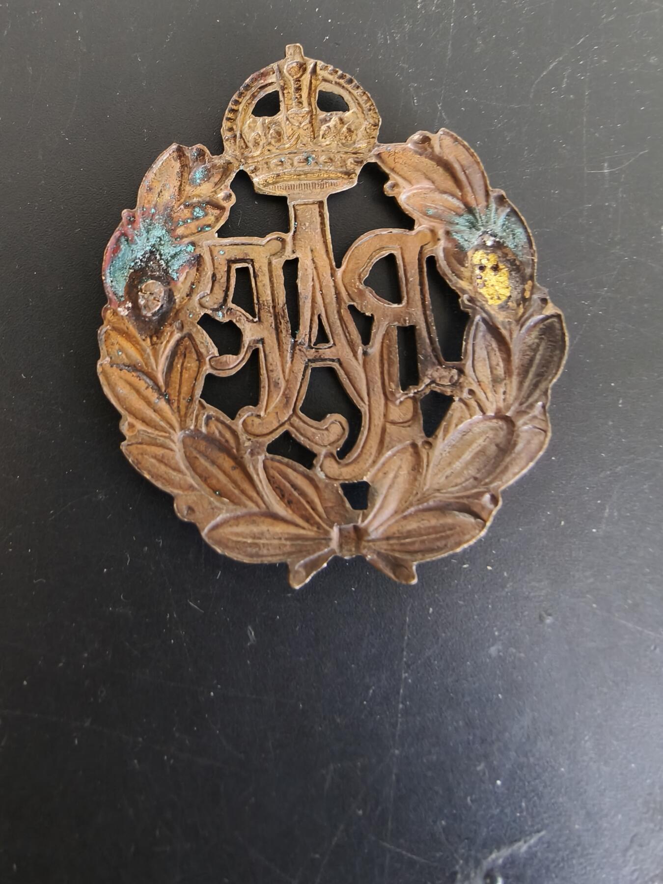 老王徽章第165期 英国皇家空军帽徽    背杆损坏