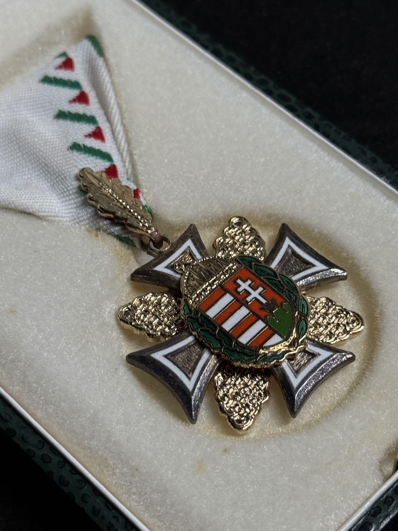 戎马世界章牌大赏第108期 匈牙利一级军官服役奖章