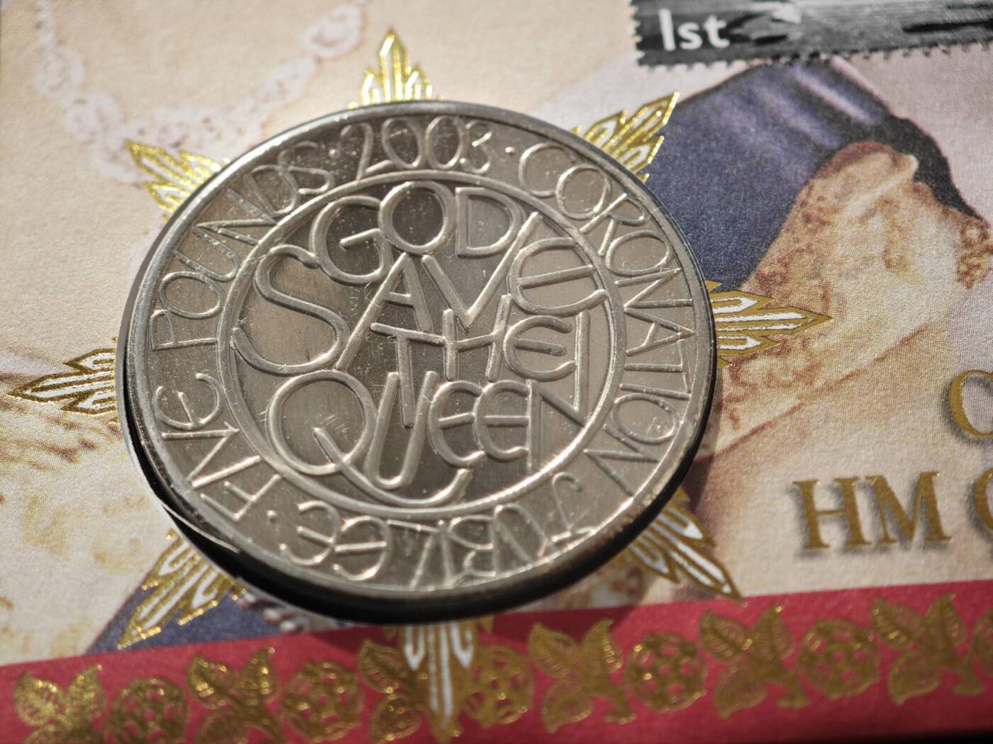 【淘币小摊】限时拍第八百零七拍  克朗币邮币封场  满百包邮可预留两周  周一统一发货   英国2003年女王加冕50周年5镑纪念币邮币封