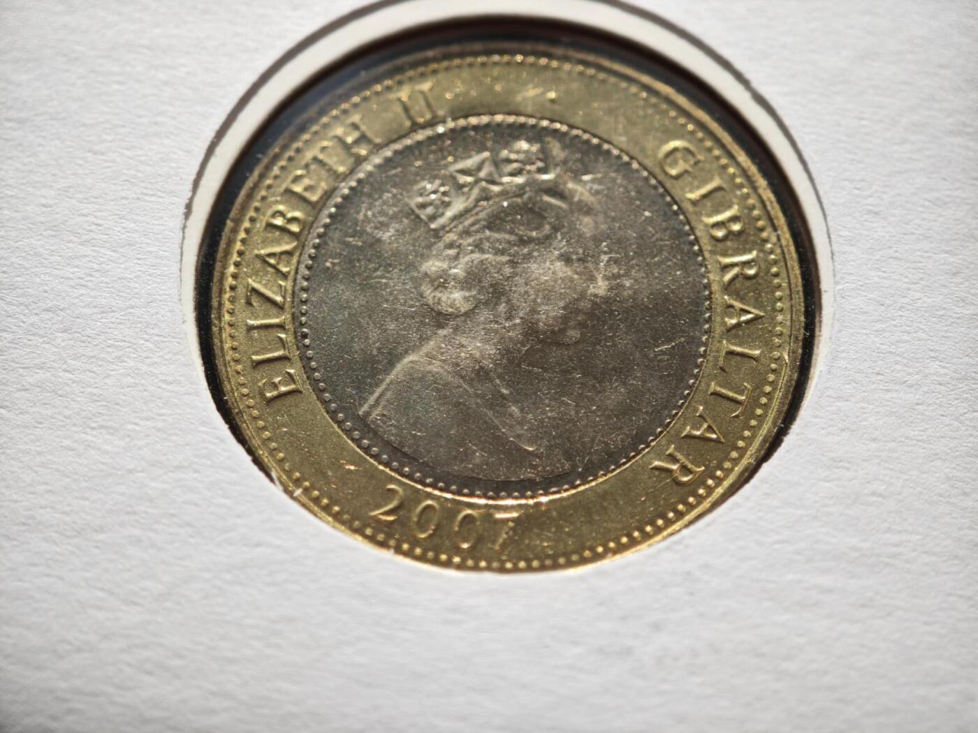 【淘币小摊】限时拍第八百零七拍  克朗币邮币封场  满百包邮可预留两周  周一统一发货    直布罗陀2007年女王大婚钻禧2镑纪念币邮币封