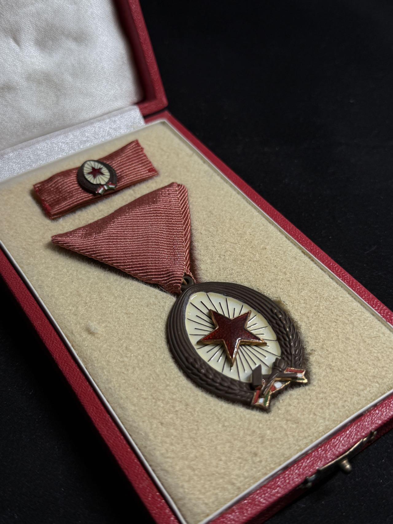 戎马世界章牌大赏第108期 匈牙利铜级劳动勋章