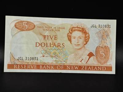 【淘币小摊】限时拍第八百零五拍  纸币场  满百包邮可预留两周  周一统一发货  - 新西兰5元纸币【有折】