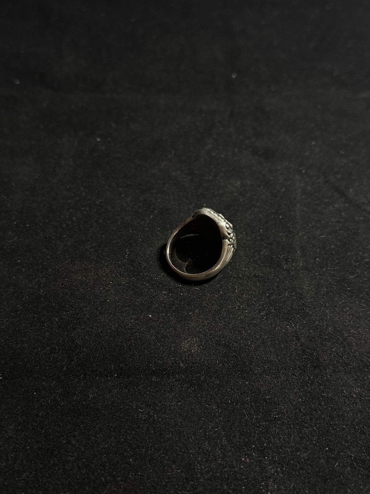 戎马世界章牌大赏第108期 德国二战警卫旗队戒指，银制复刻