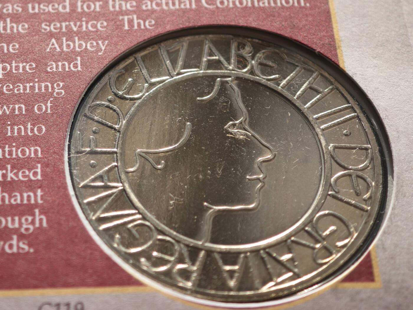 【淘币小摊】限时拍第八百零七拍  克朗币邮币封场  满百包邮可预留两周  周一统一发货   英国2003年女王加冕50周年5镑纪念币邮币封